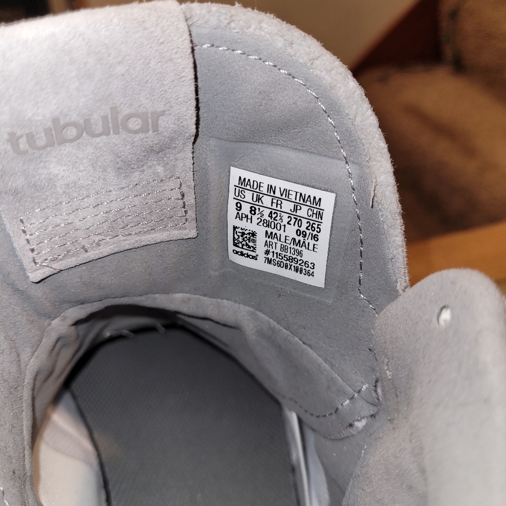-Adidas Hightops - Picture 3 of 5